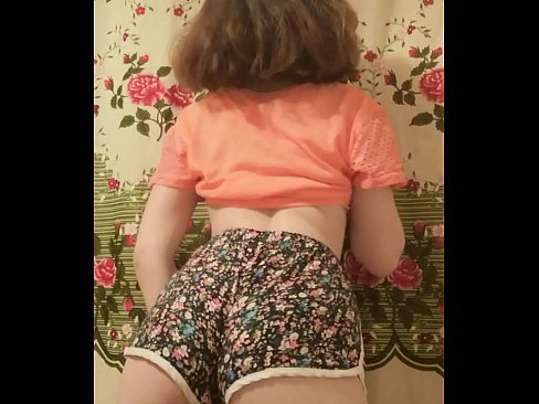 ❤️ Gadis muda seksi menanggalkan celana pendeknya di depan kamera ️ Video porno di porno id.mypornpics.ru ❤